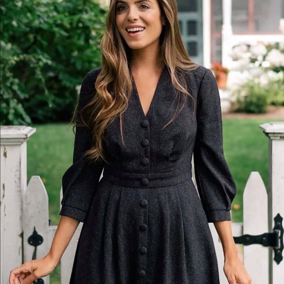 Looking for this dress💕💕gal meets glam Eliza - Picture 4 of 4